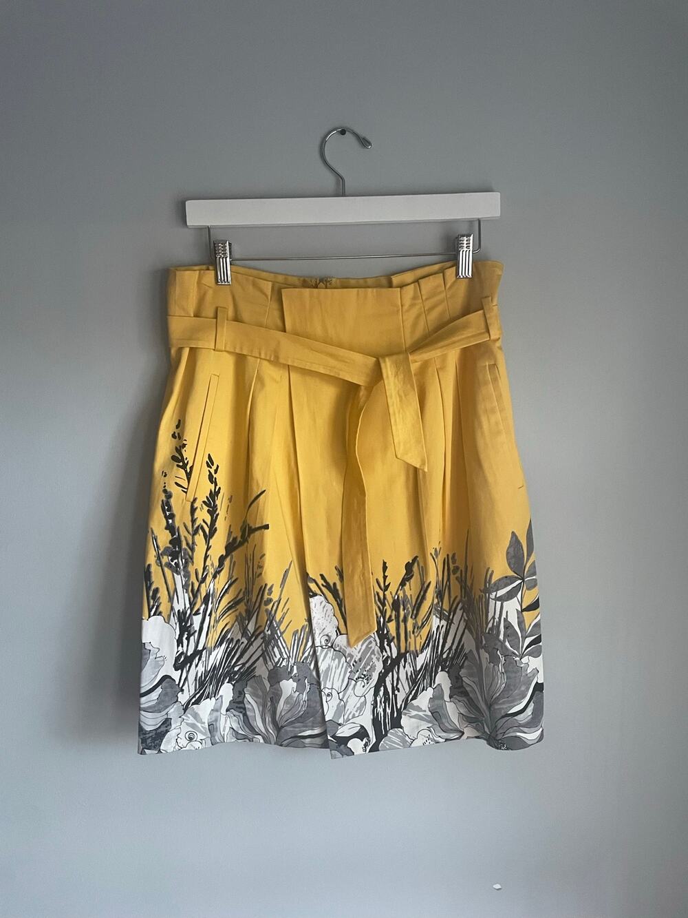 T Tahari Yellow Cotton Floral Skirt size 12 Twee Teacher Modest Church Office